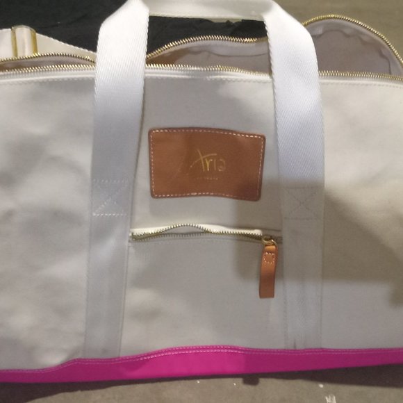 USED..."ARIA: LAS VEGAS" BOULEVARD FINN TOTE - Picture 1 of 4